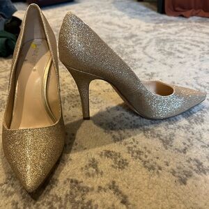 Gold glitter high heeled pumps